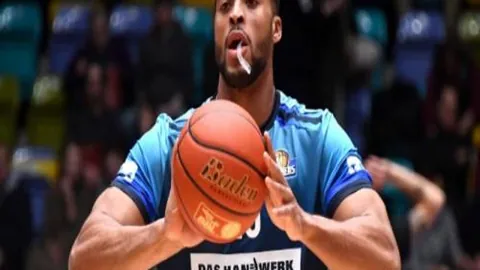 王佩雯全运会网球选拔赛女单夺冠，荣耀归国绽放光芒